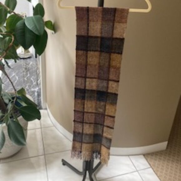 Women's Handwoven Rayon Chenille Vest & Matching Scarf, Size small - Picture 9 of 13